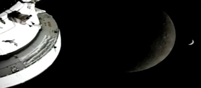 Datei:Annäherung an den Mond.webp