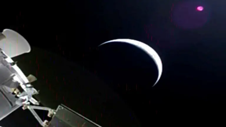 Datei:Erde vom Orion-Raumschiff aus gesehen.webp